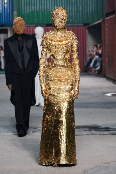 Look 18